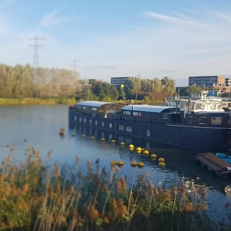 Wheelhouse Euphrate Houseboat Bed & Breakfast Diemerbrug Екстериор снимка