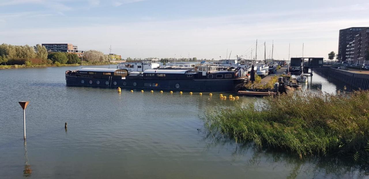 Wheelhouse Euphrate Houseboat Bed & Breakfast Diemerbrug Екстериор снимка