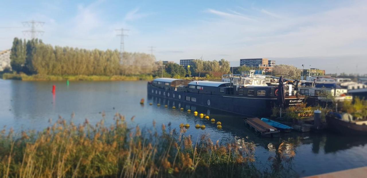 Wheelhouse Euphrate Houseboat Bed & Breakfast Diemerbrug Екстериор снимка