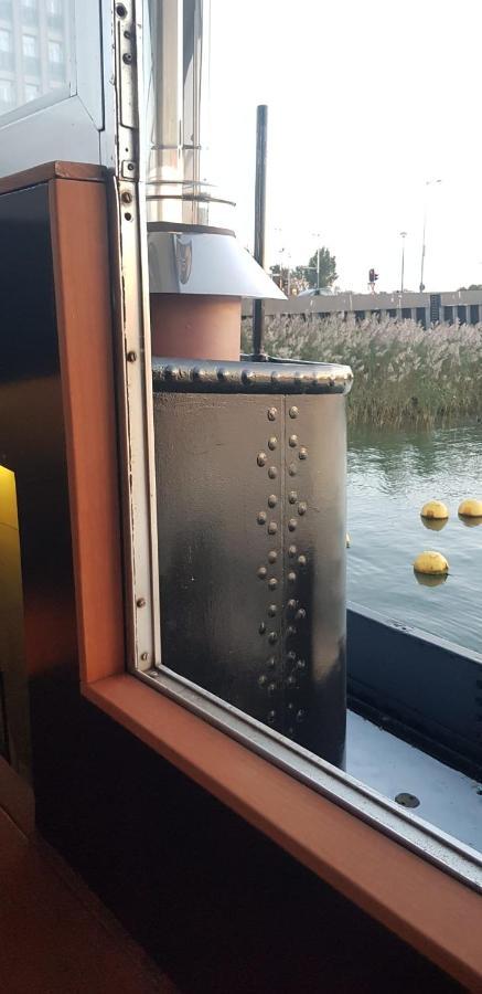 Wheelhouse Euphrate Houseboat Bed & Breakfast Diemerbrug Екстериор снимка