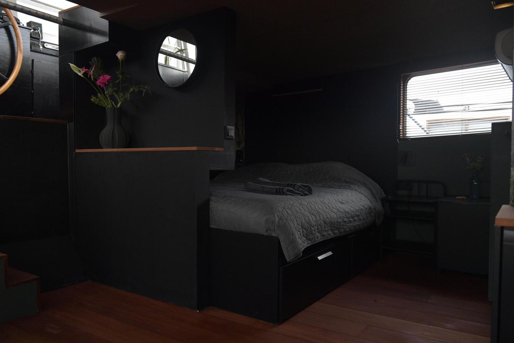 Wheelhouse Euphrate Houseboat Bed & Breakfast Diemerbrug Екстериор снимка