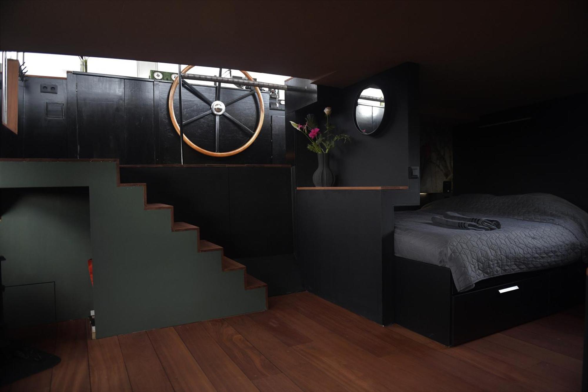 Wheelhouse Euphrate Houseboat Bed & Breakfast Diemerbrug Екстериор снимка