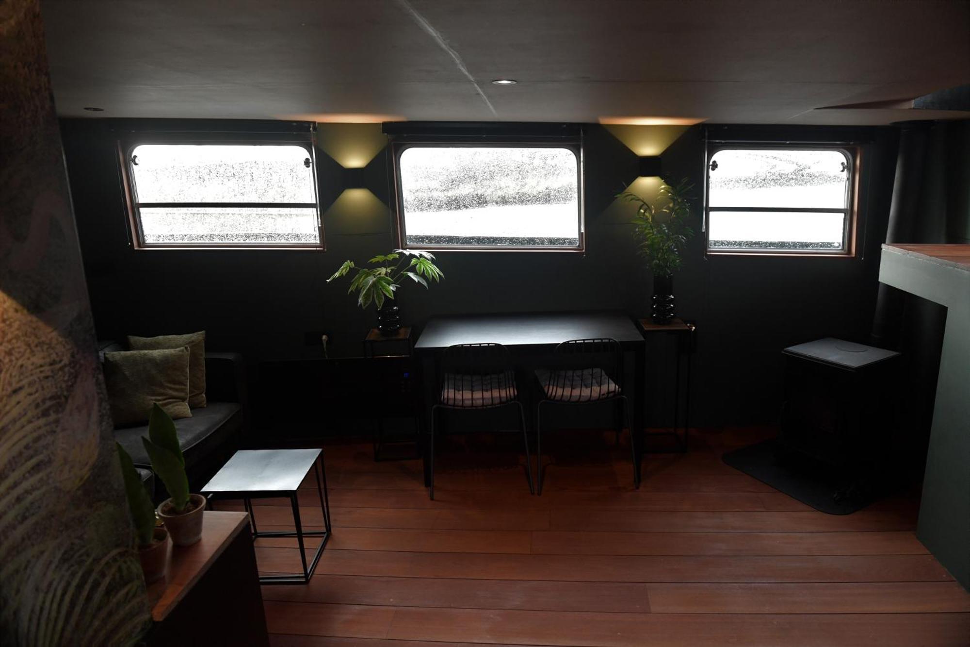 Wheelhouse Euphrate Houseboat Bed & Breakfast Diemerbrug Екстериор снимка