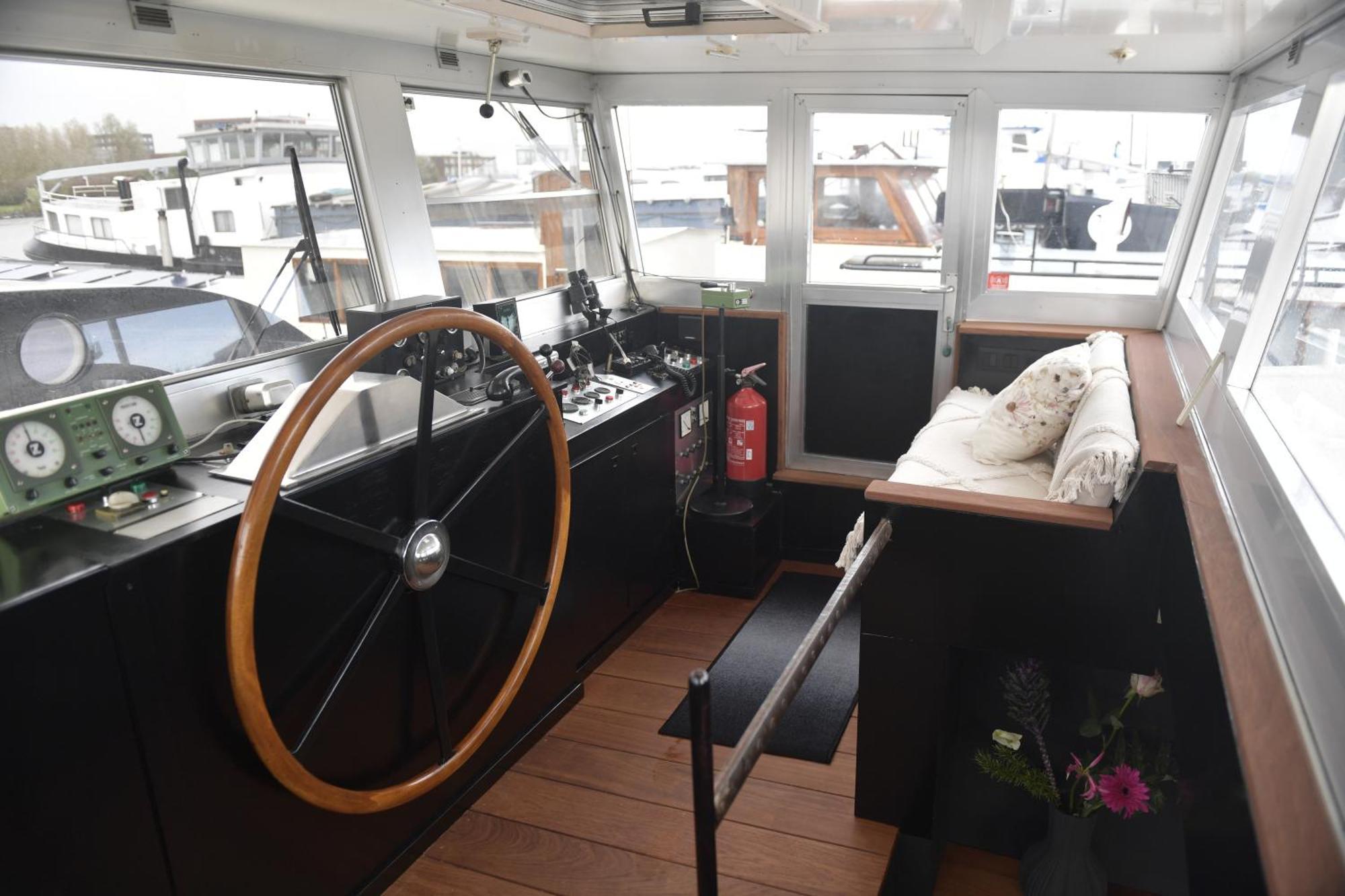 Wheelhouse Euphrate Houseboat Bed & Breakfast Diemerbrug Екстериор снимка